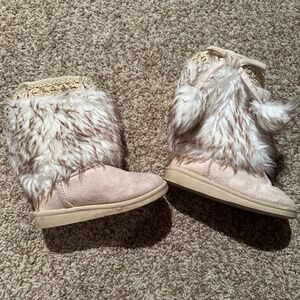 Boots with the fur